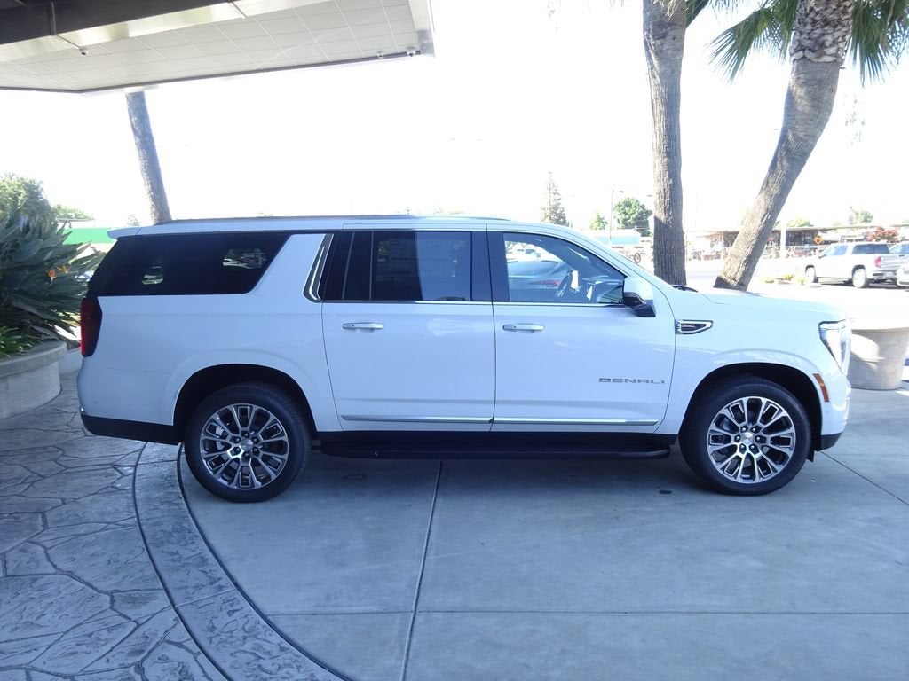 2026 GMC Yukon XL Denali - Photo 8
