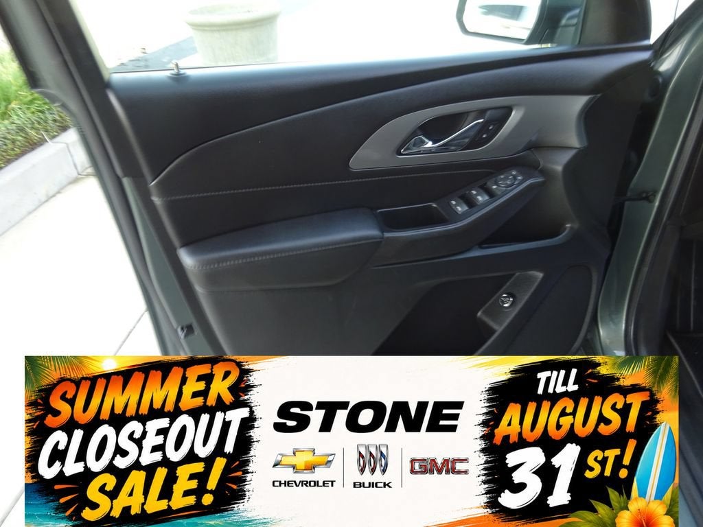 2022 Chevrolet Traverse LT Cloth