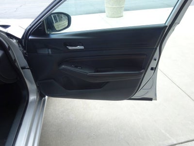 2021 Nissan Altima SR FWD