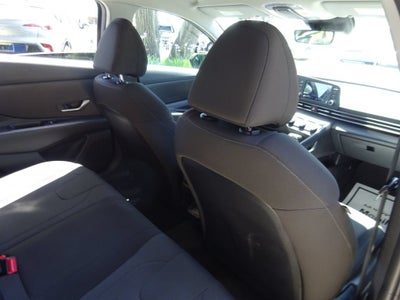 2025 Hyundai Elantra SE