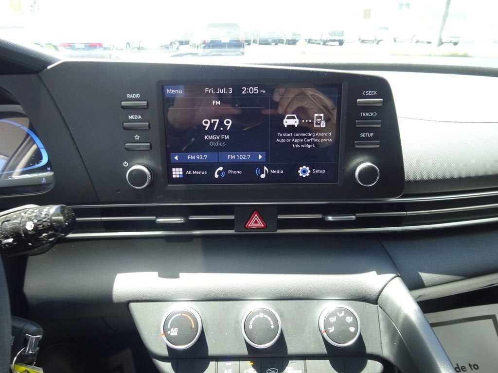 2025 Hyundai Elantra SE