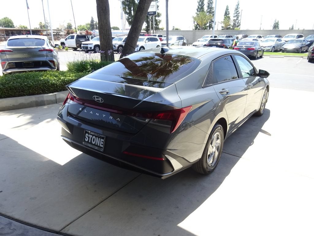 2025 Hyundai Elantra SE