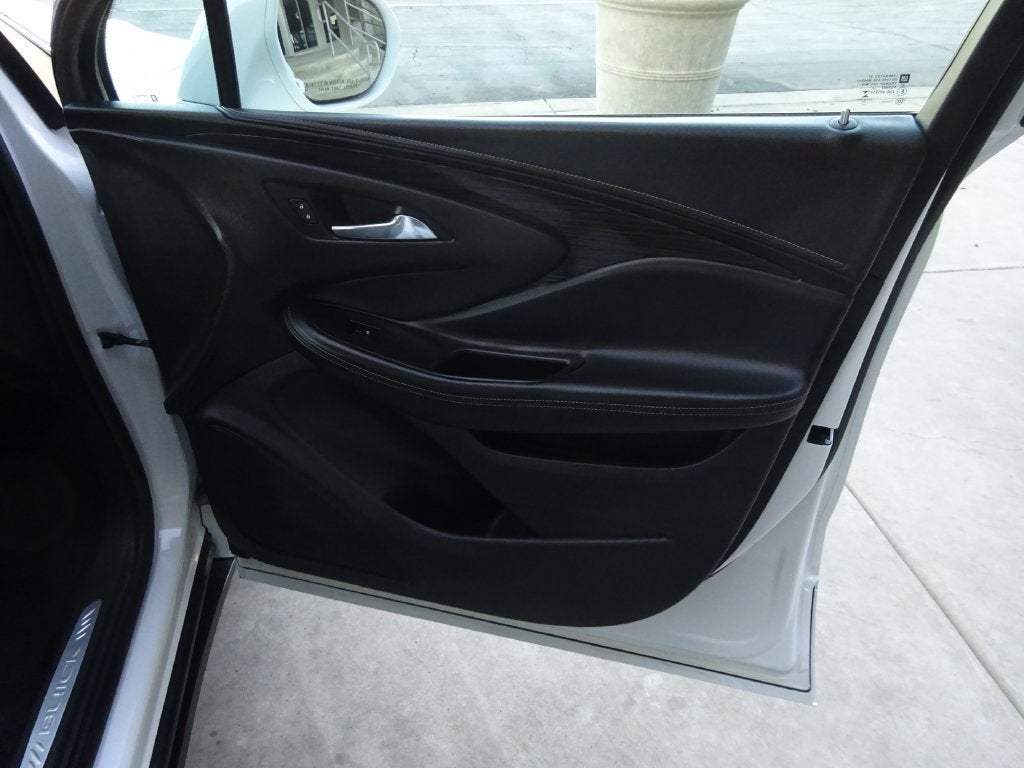 2017 Buick Envision Essence - Photo 28